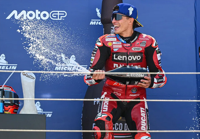 MotoGP en Motorland Aragón – Carrera: Marc Márquez resiste el acoso de Acosta y refuerza su candidatura al título.